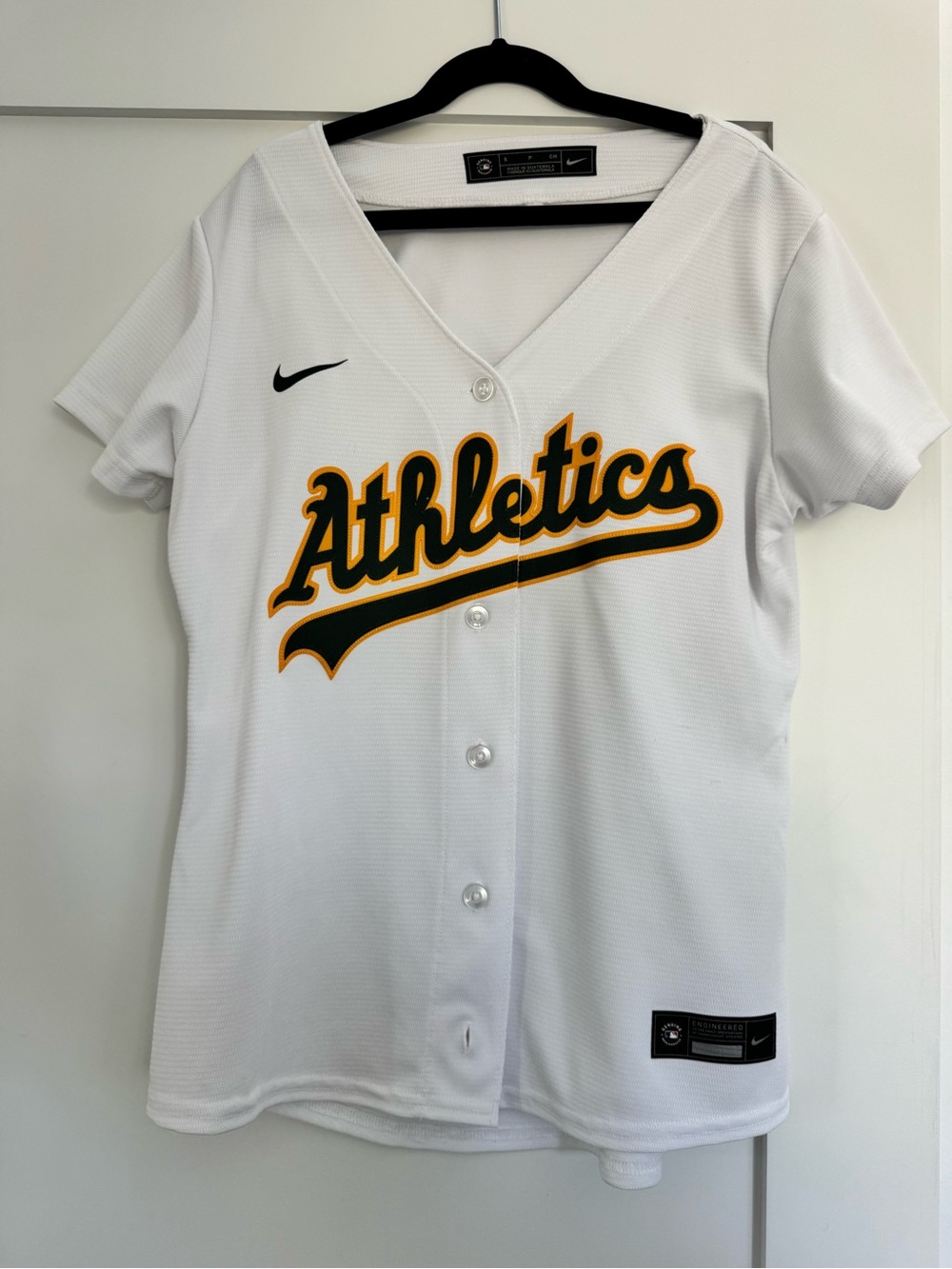 Nike White Oakland Athletics women’s baseball Jersey with Green & Gold Script